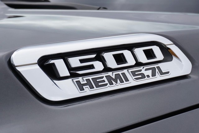 2019 Ram 1500 4WD Limited Crew Cab image 11