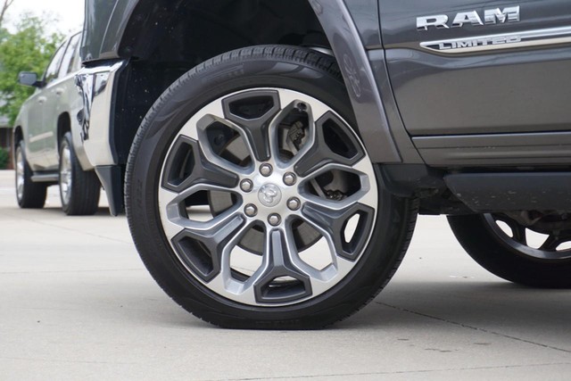 2019 Ram 1500 4WD Limited Crew Cab image 16