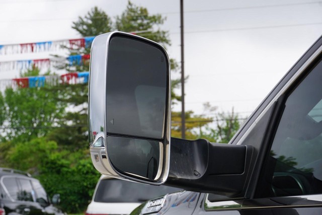 2019 Ram 1500 4WD Limited Crew Cab image 19