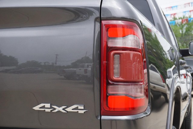 2019 Ram 1500 4WD Limited Crew Cab image 22