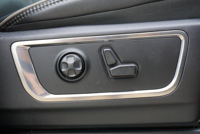 2019 Ram 1500 4WD Limited Crew Cab image 36