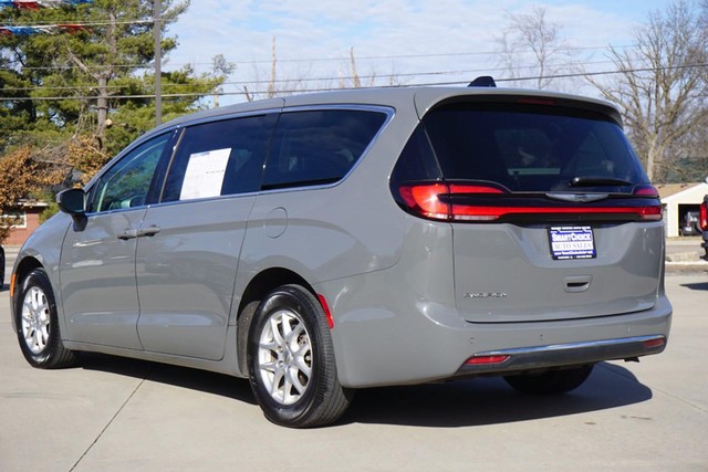 2023 Chrysler Pacifica Touring L FWD image 05