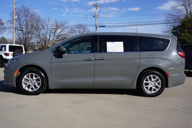 2023 Chrysler Pacifica Touring L FWD image 06