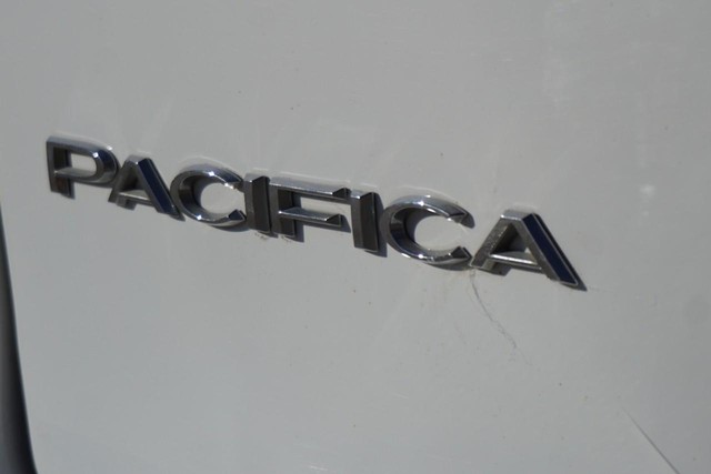 2023 Chrysler Pacifica Touring L FWD image 16