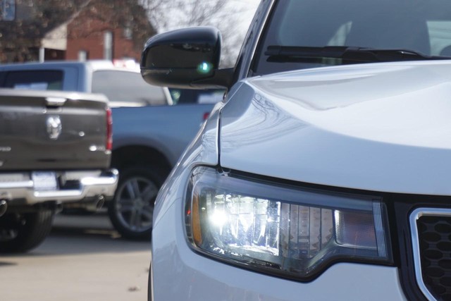 2023 Jeep Compass 4WD Limited image 09