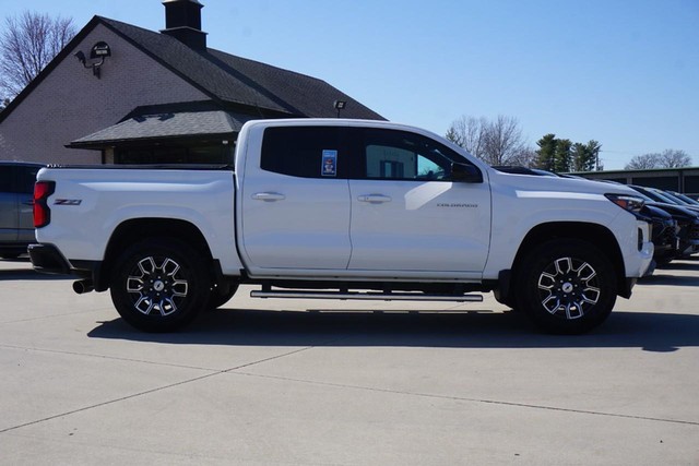 2023 Chevrolet Colorado Crew Cab 4WD Z71 image 02