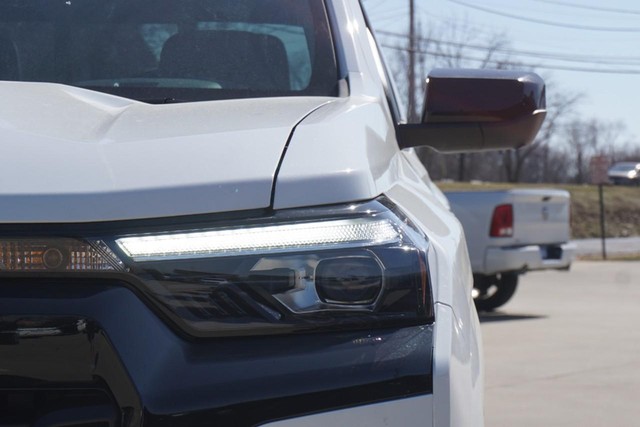 2023 Chevrolet Colorado Crew Cab 4WD Z71 image 11