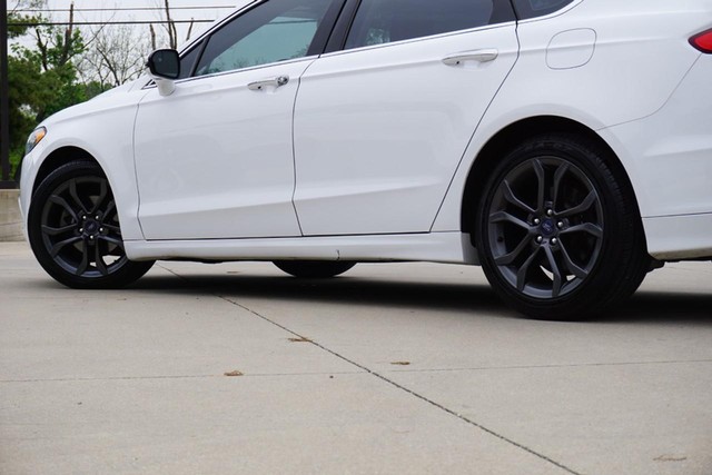 2017 Ford Fusion Titanium FWD image 11