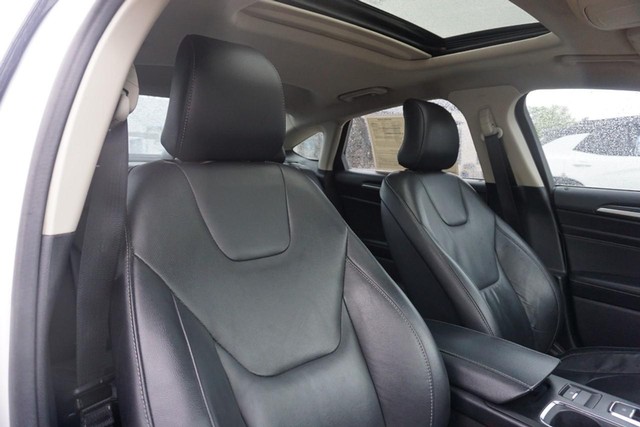 2017 Ford Fusion Titanium FWD image 28