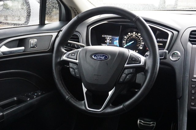 2017 Ford Fusion Titanium FWD image 30