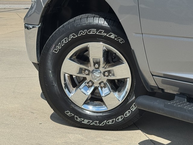 2022 Ram 1500 Classic SLT 4x4 image 02