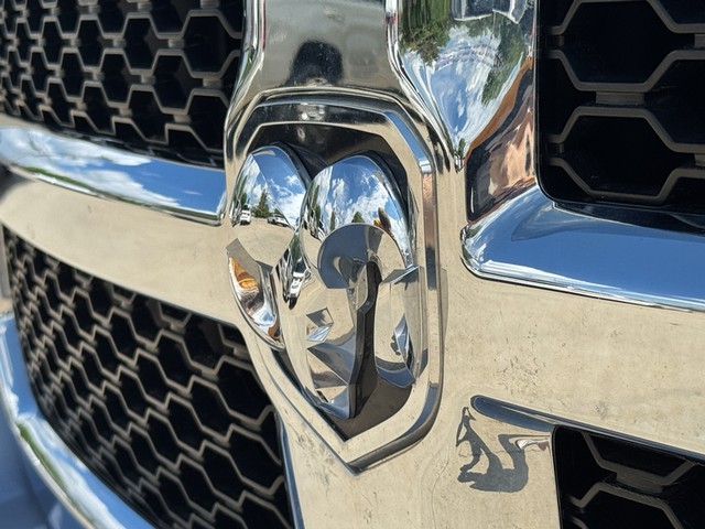 2022 Ram 1500 Classic SLT 4x4 image 14