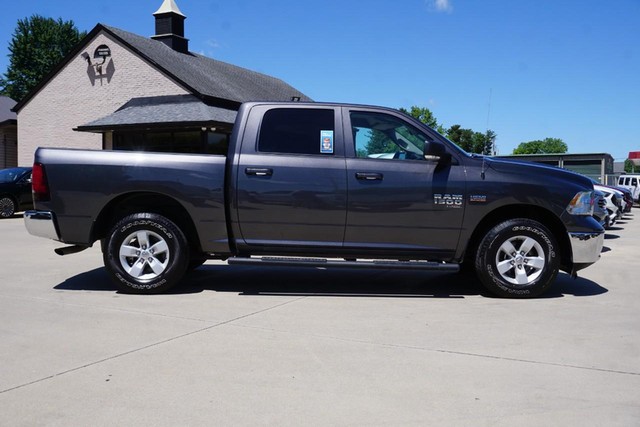 2022 Ram 1500 Classic SLT Crew Cab 4WD image 02