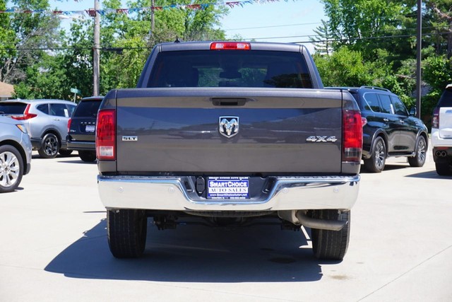 2022 Ram 1500 Classic SLT Crew Cab 4WD image 04
