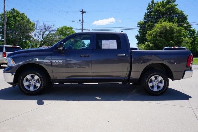 2022 Ram 1500 Classic SLT Crew Cab 4WD image 06