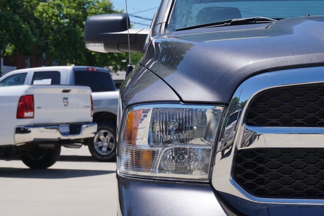 2022 Ram 1500 Classic SLT Crew Cab 4WD image 09