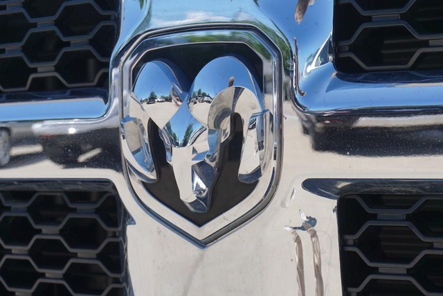 2022 Ram 1500 Classic SLT Crew Cab 4WD image 11