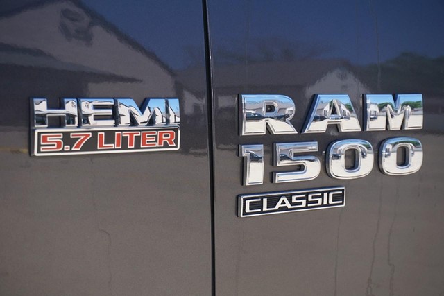 2022 Ram 1500 Classic SLT Crew Cab 4WD image 13