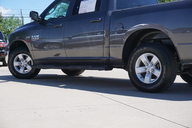 2022 Ram 1500 Classic SLT Crew Cab 4WD image 15