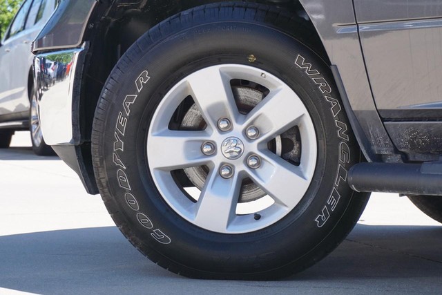 2022 Ram 1500 Classic SLT Crew Cab 4WD image 16