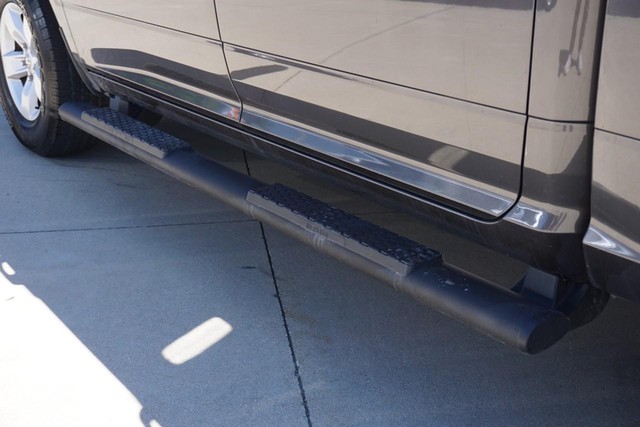 2022 Ram 1500 Classic SLT Crew Cab 4WD image 17