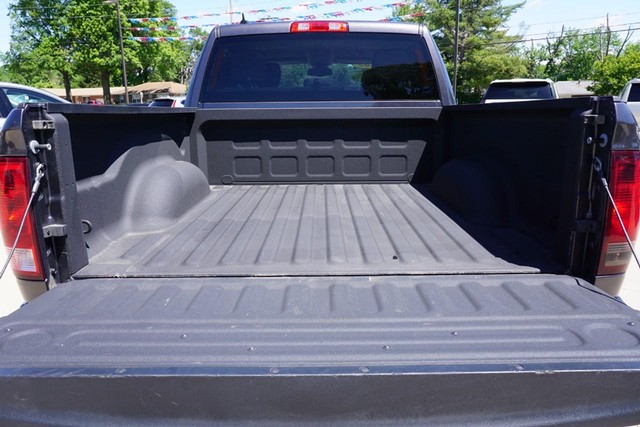 2022 Ram 1500 Classic SLT Crew Cab 4WD image 19