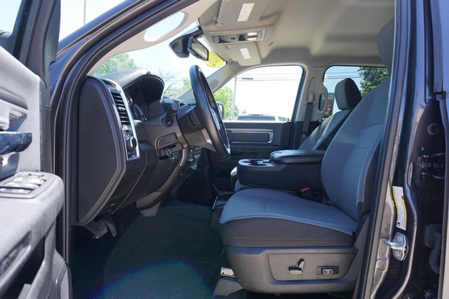 2022 Ram 1500 Classic SLT Crew Cab 4WD image 20