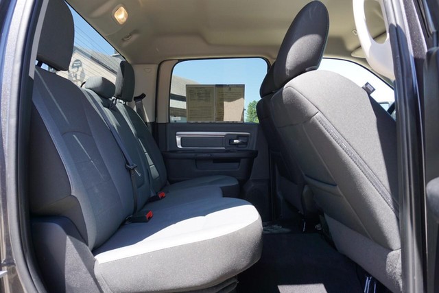 2022 Ram 1500 Classic SLT Crew Cab 4WD image 25