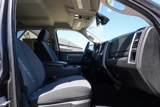 2022 Ram 1500 Classic SLT Crew Cab 4WD image 27