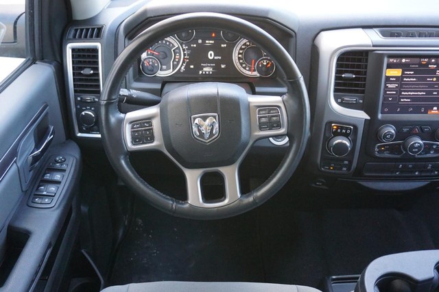 2022 Ram 1500 Classic SLT Crew Cab 4WD image 32