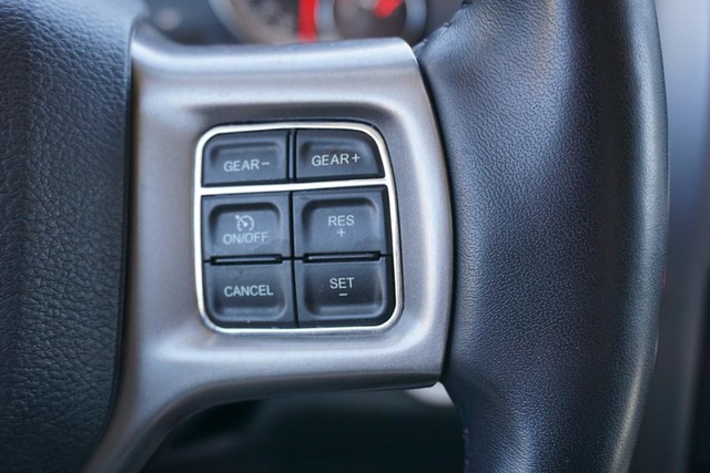 2022 Ram 1500 Classic SLT Crew Cab 4WD image 34