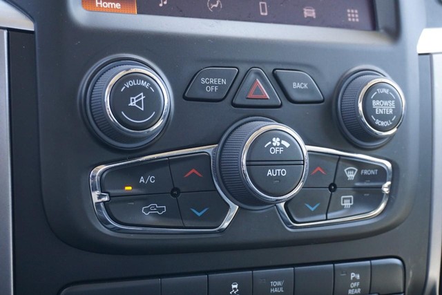 2022 Ram 1500 Classic SLT Crew Cab 4WD image 38