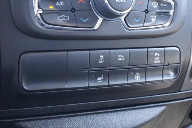 2022 Ram 1500 Classic SLT Crew Cab 4WD image 39