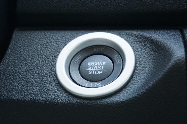 2022 Ram 1500 Classic SLT Crew Cab 4WD image 41