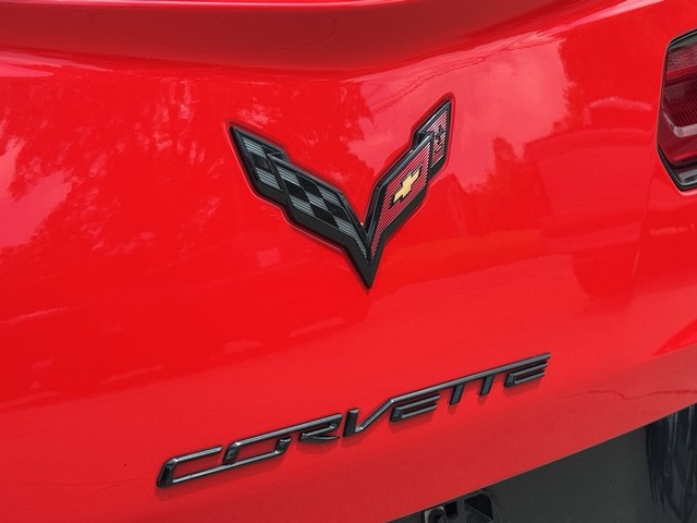 2015 Chevrolet Corvette Z51 2LT image 14