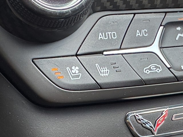 2015 Chevrolet Corvette Z51 2LT image 39