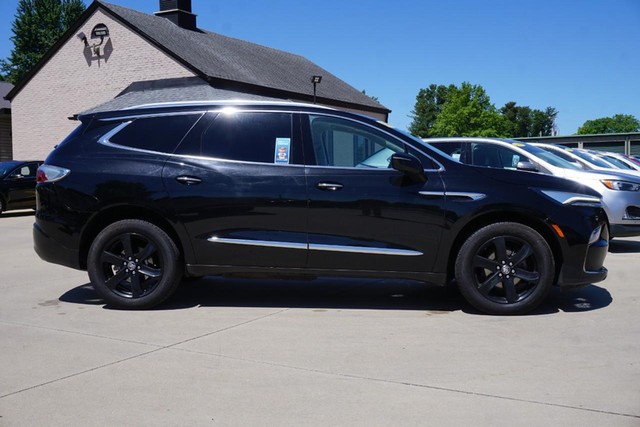 2024 Buick Enclave Essence AWD image 02