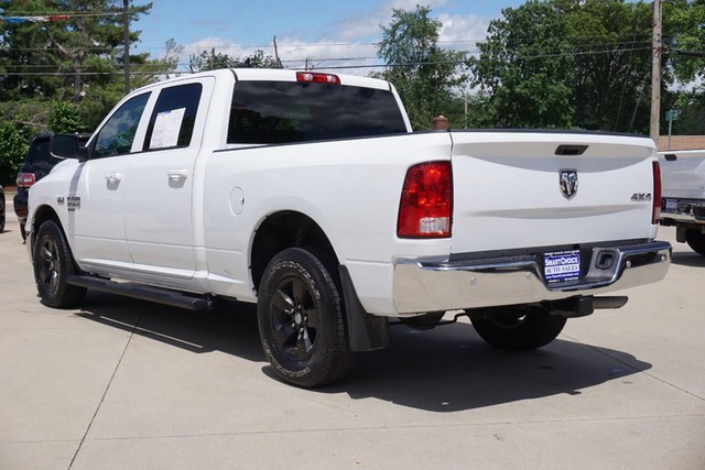 2022 Ram 1500 Classic SLT  Crew Cab 4WD image 05