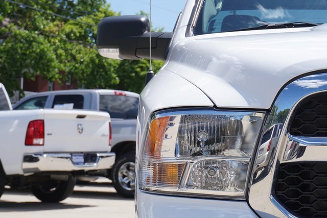 2022 Ram 1500 Classic SLT  Crew Cab 4WD image 09
