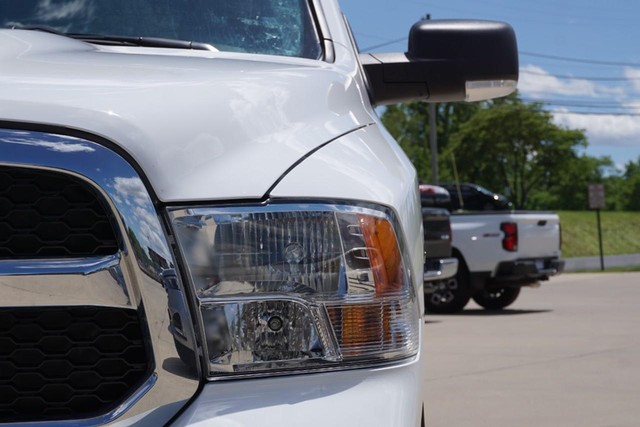 2022 Ram 1500 Classic SLT  Crew Cab 4WD image 10