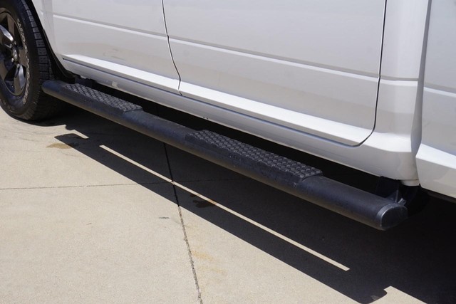 2022 Ram 1500 Classic SLT  Crew Cab 4WD image 17