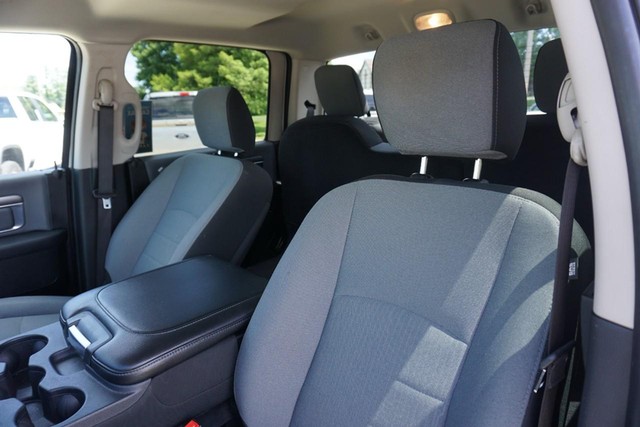 2022 Ram 1500 Classic SLT  Crew Cab 4WD image 25