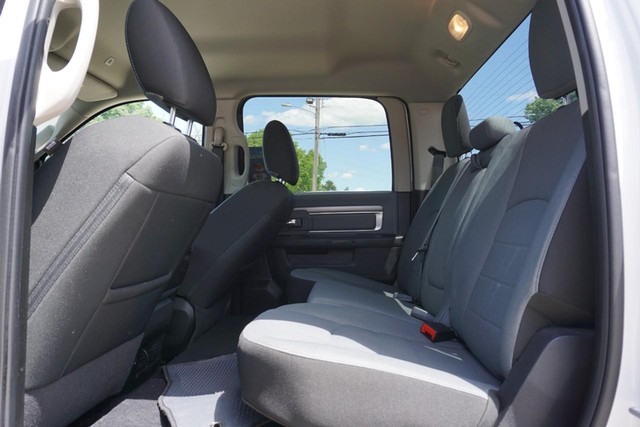 2022 Ram 1500 Classic SLT  Crew Cab 4WD image 26