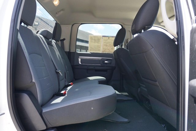 2022 Ram 1500 Classic SLT  Crew Cab 4WD image 27