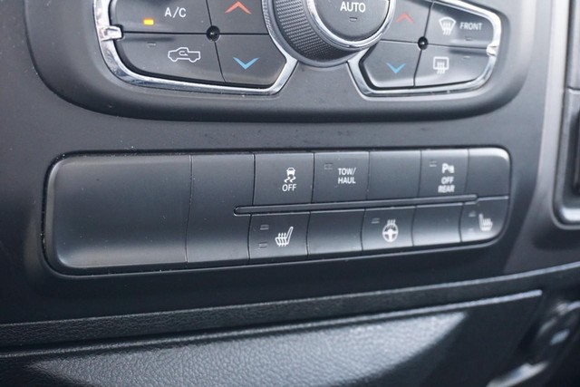 2022 Ram 1500 Classic SLT  Crew Cab 4WD image 41