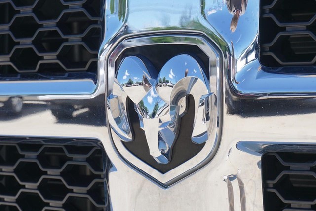 2022 Ram 1500 Classic SLT  Crew Cab 4WD image 11