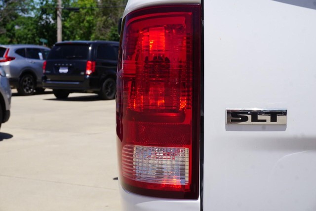 2022 Ram 1500 Classic SLT  Crew Cab 4WD image 17