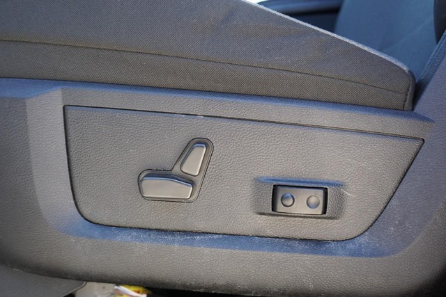 2022 Ram 1500 Classic SLT  Crew Cab 4WD image 24