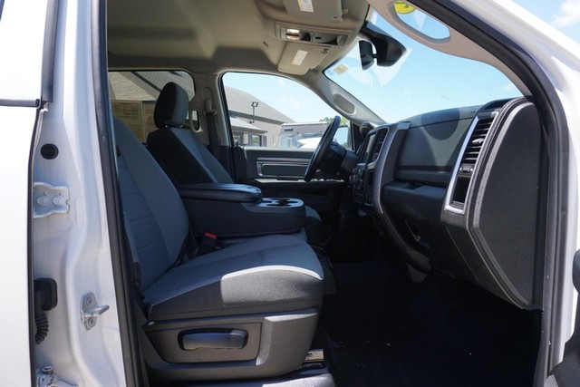 2022 Ram 1500 Classic SLT  Crew Cab 4WD image 30