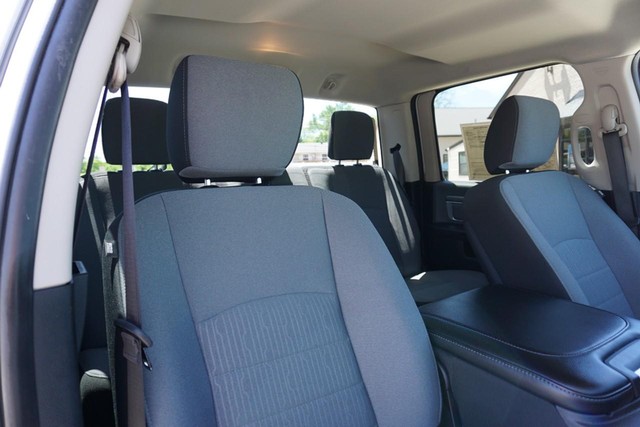 2022 Ram 1500 Classic SLT  Crew Cab 4WD image 31
